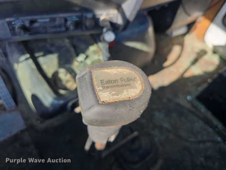 image for item DT6956 1992 White GMC WG Series semi truck