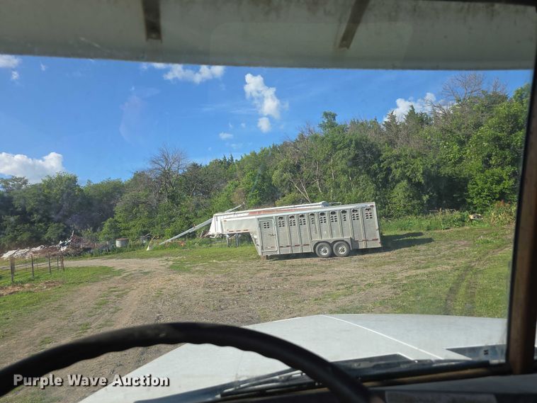image for item DT6956 1992 White GMC WG Series semi truck