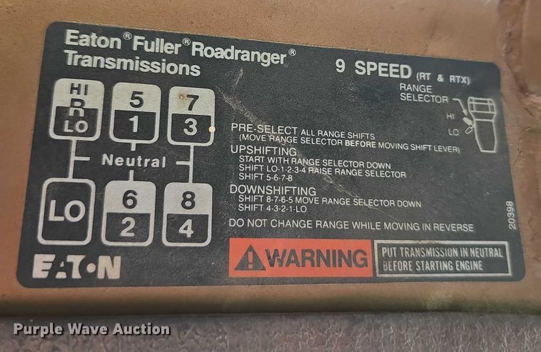 image for item DT6956 1992 White GMC WG Series semi truck