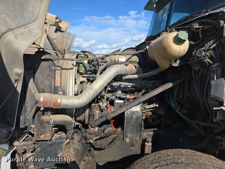 image for item DT6956 1992 White GMC WG Series semi truck