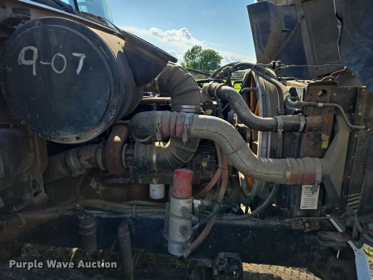 image for item DT6956 1992 White GMC WG Series semi truck