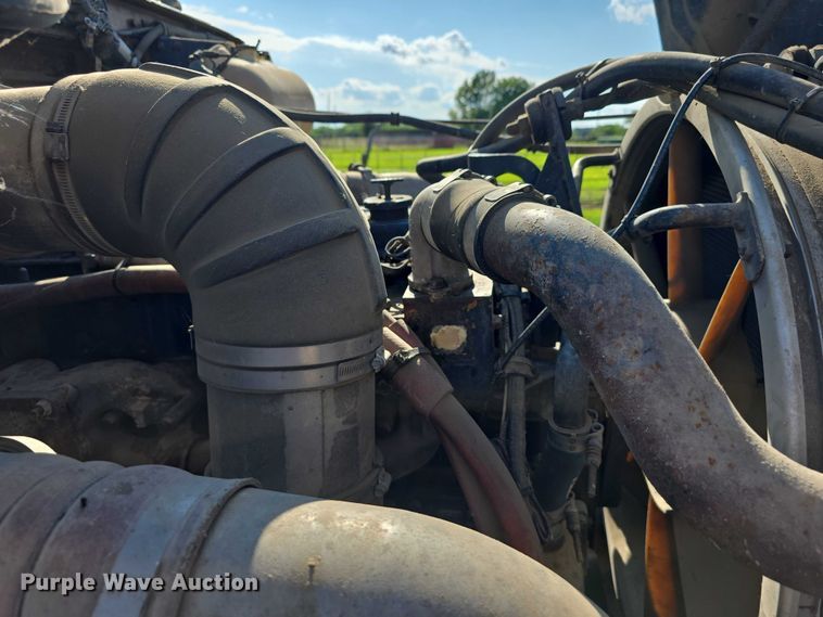 image for item DT6956 1992 White GMC WG Series semi truck