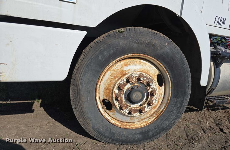 image for item DT6956 1992 White GMC WG Series semi truck