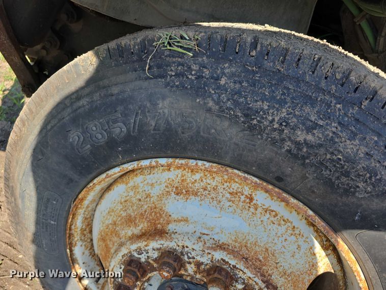 image for item DT6956 1992 White GMC WG Series semi truck