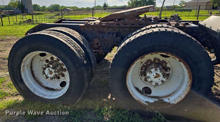 image for item DT6956 1992 White GMC WG Series semi truck