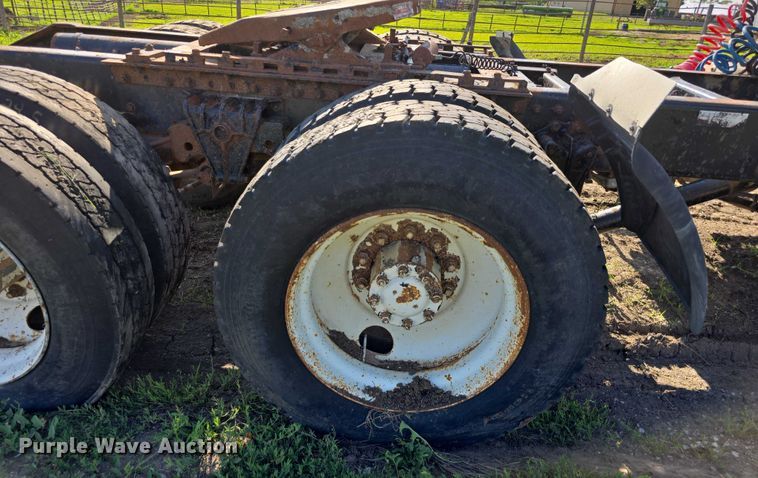 image for item DT6956 1992 White GMC WG Series semi truck