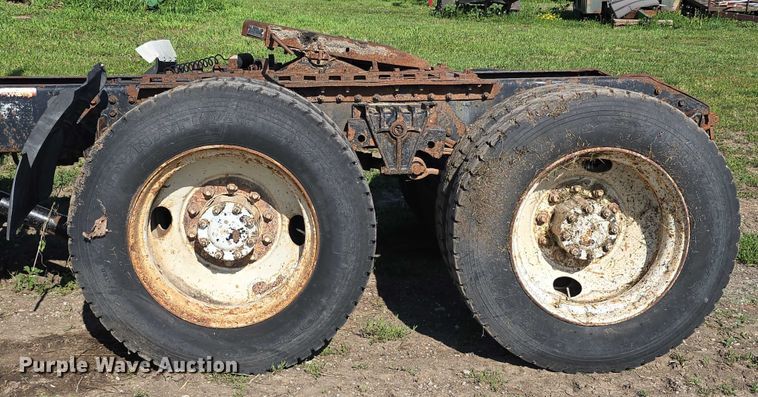 image for item DT6956 1992 White GMC WG Series semi truck