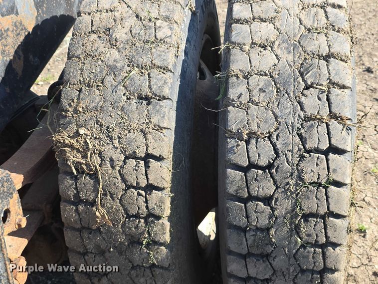 image for item DT6956 1992 White GMC WG Series semi truck