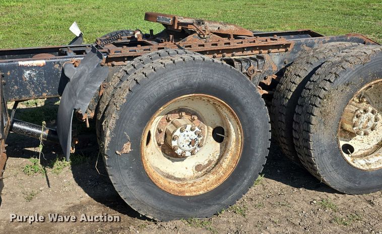 image for item DT6956 1992 White GMC WG Series semi truck