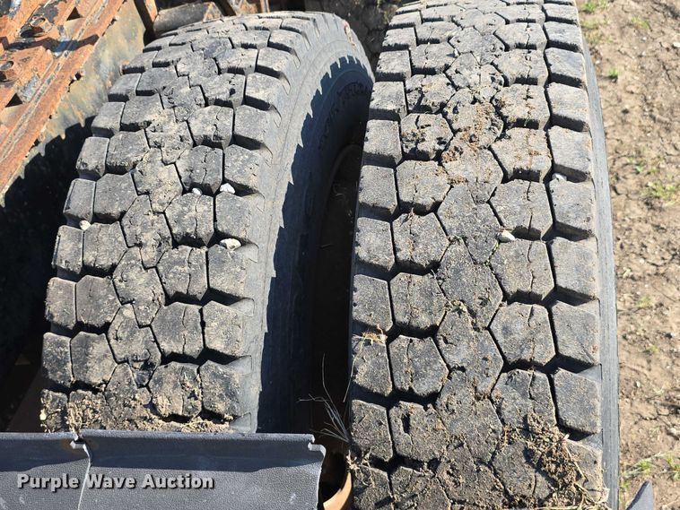 image for item DT6956 1992 White GMC WG Series semi truck