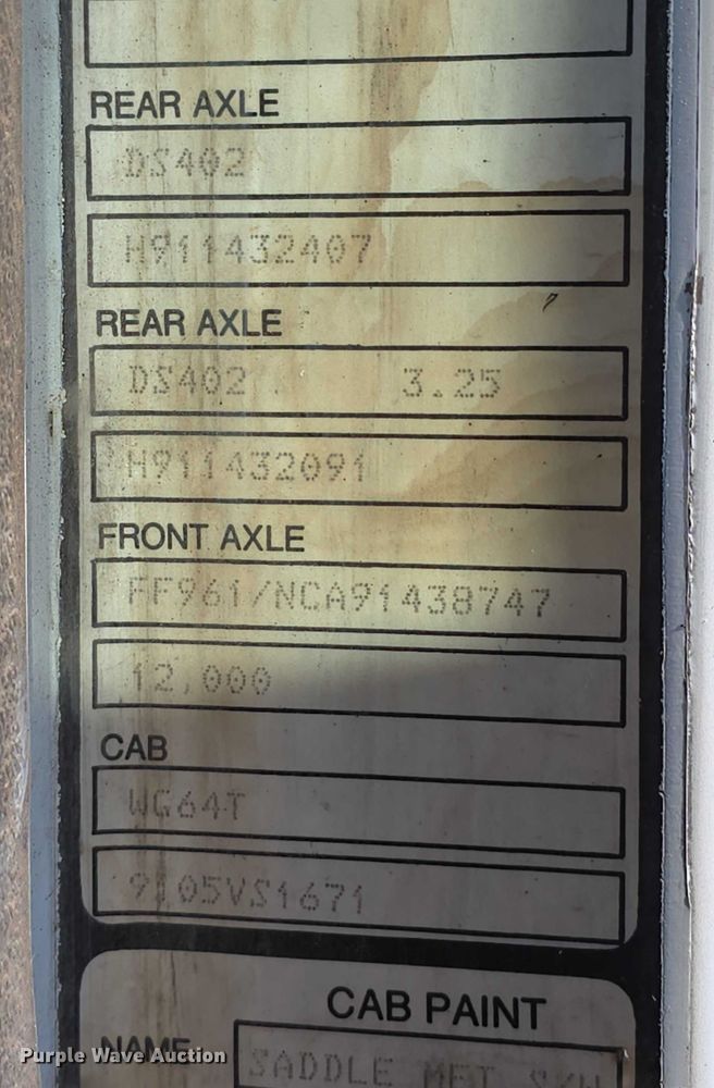 image for item DT6956 1992 White GMC WG Series semi truck