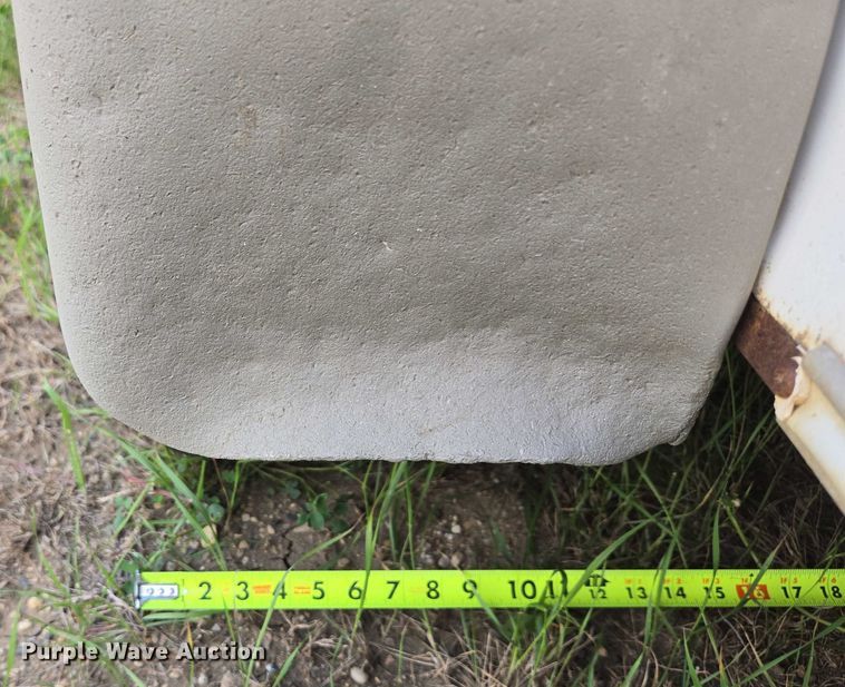 image for item DT7208 2005 Interstate enclosed cargo trailer