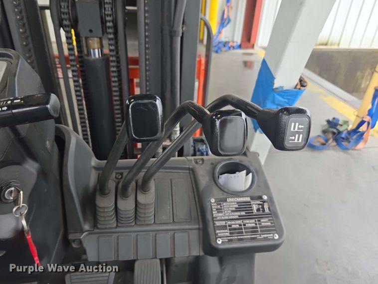 image for item DU7760 UniCarriers CFS40 forklift