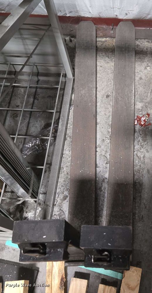 image for item DU7760 UniCarriers CFS40 forklift