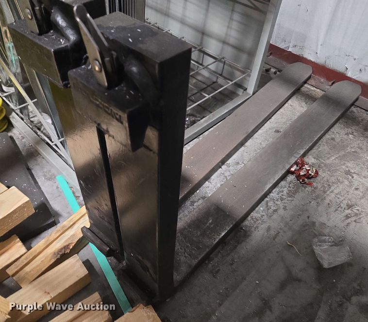 image for item DU7760 UniCarriers CFS40 forklift