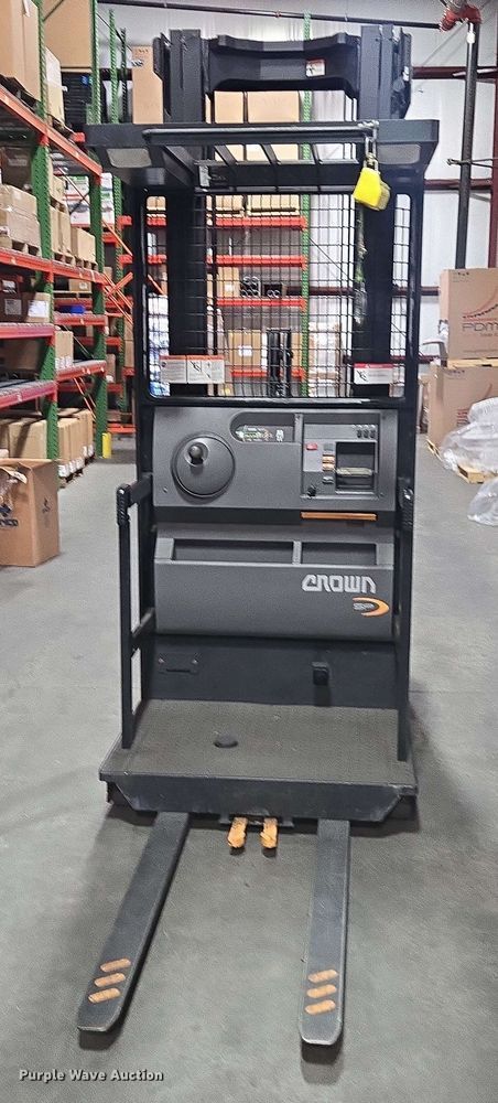 image for item DU7761 Crown SP3520-30 order picker