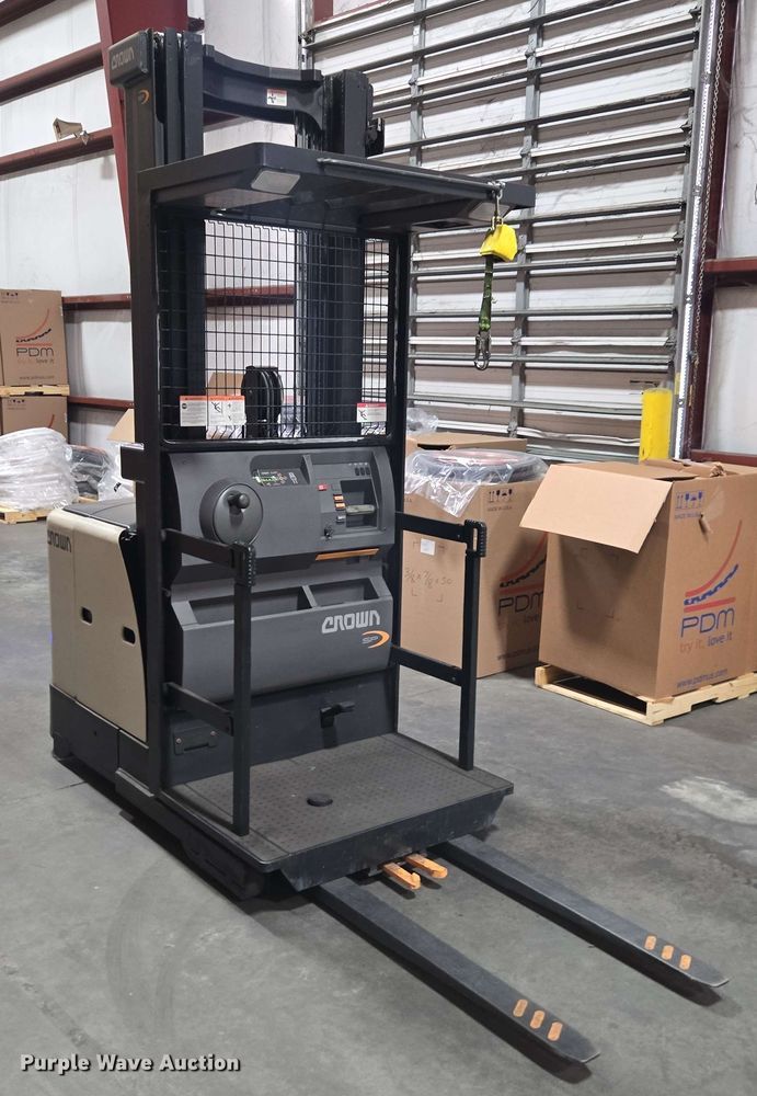 image for item DU7761 Crown SP3520-30 order picker