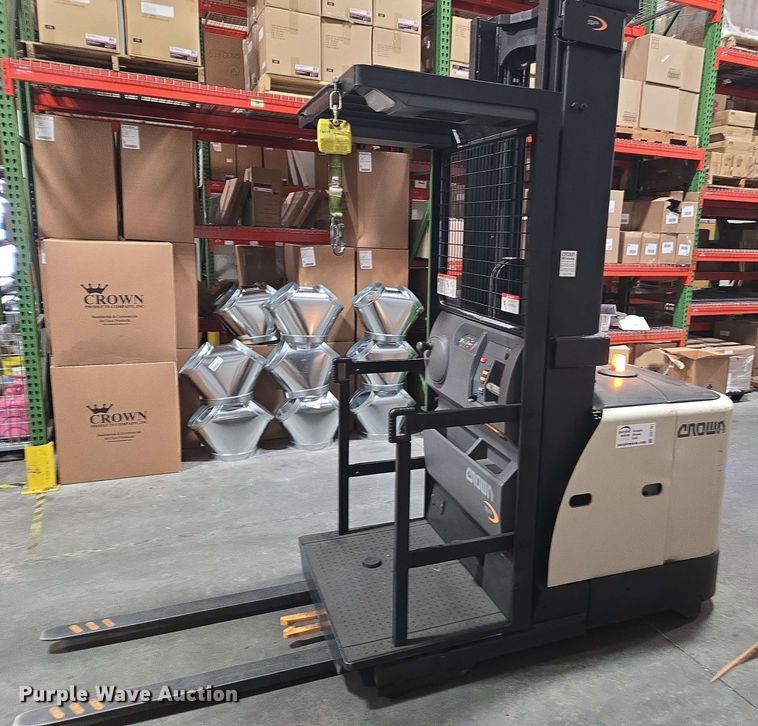 image for item DU7761 Crown SP3520-30 order picker