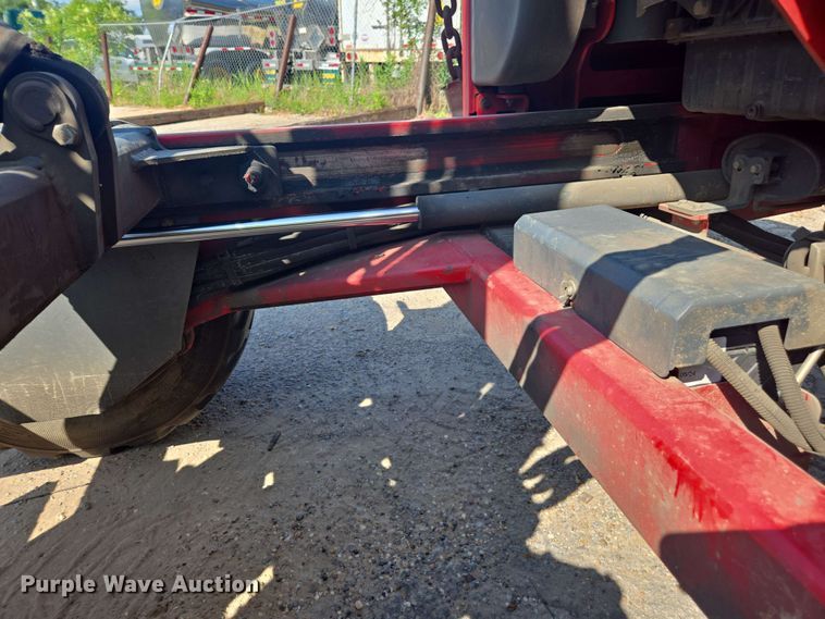 image for item DU7768 2015 Moffett M8 55.3 forklift