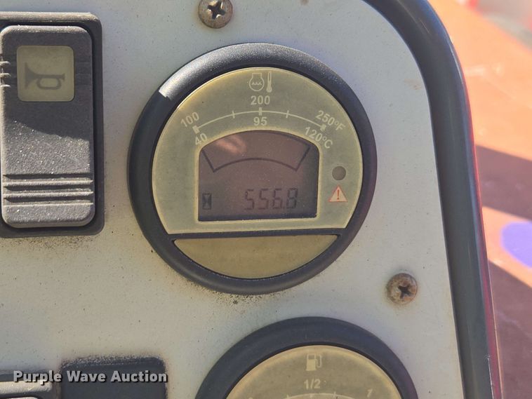 image for item DU7768 2015 Moffett M8 55.3 forklift