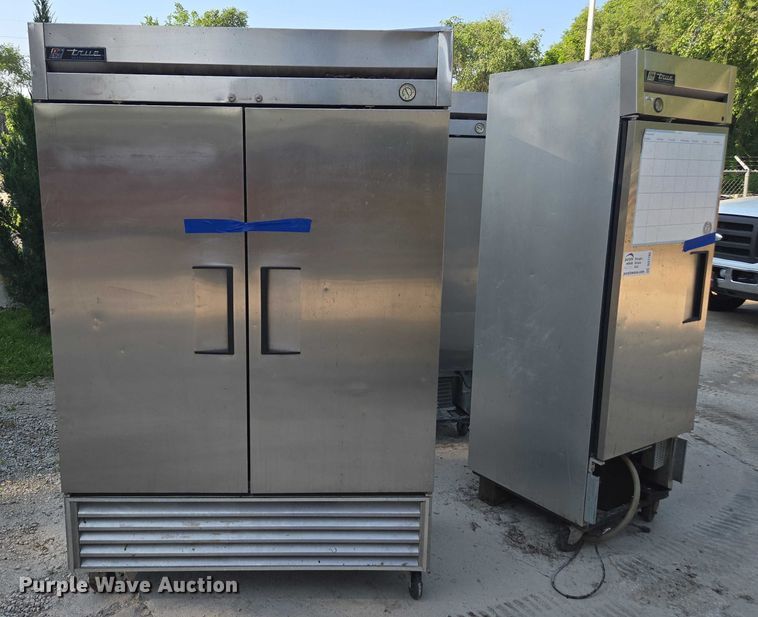 image for item DU7785 (3) refrigerators