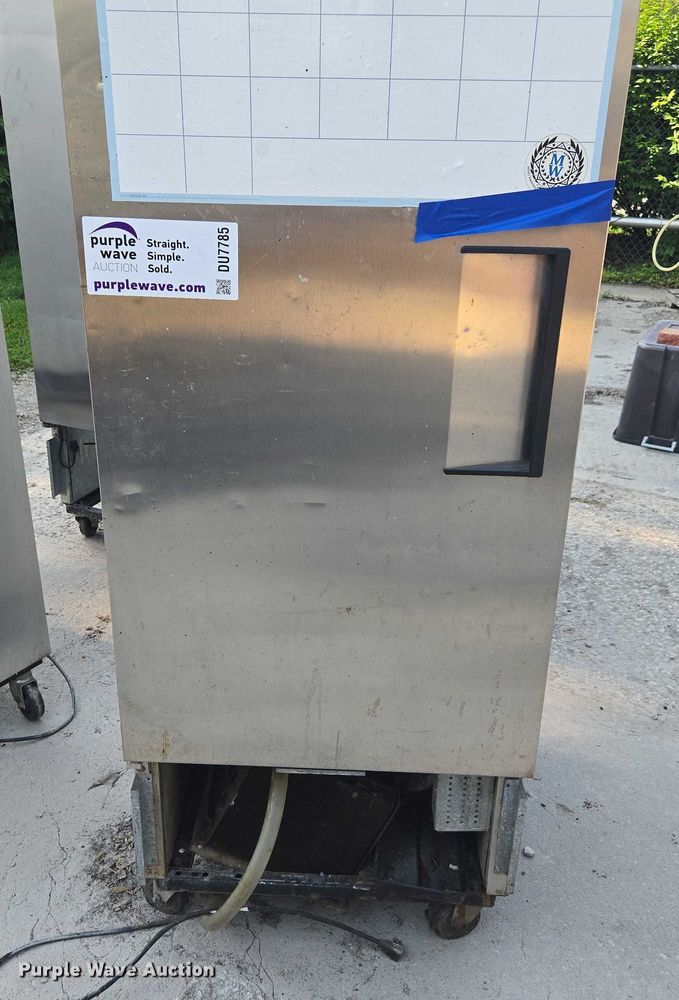 image for item DU7785 (3) refrigerators