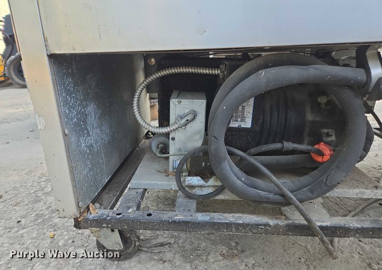 image for item DU7785 (3) refrigerators