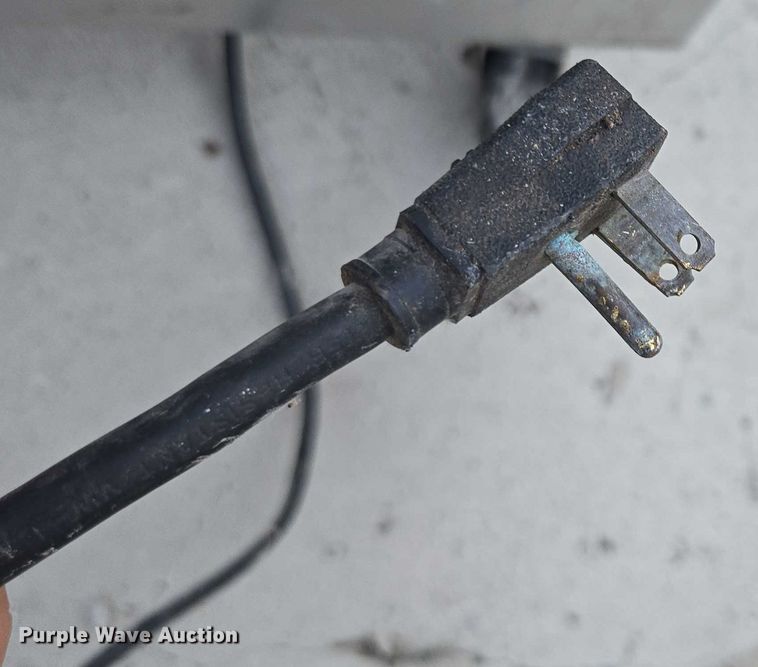 image for item DU7785 (3) refrigerators