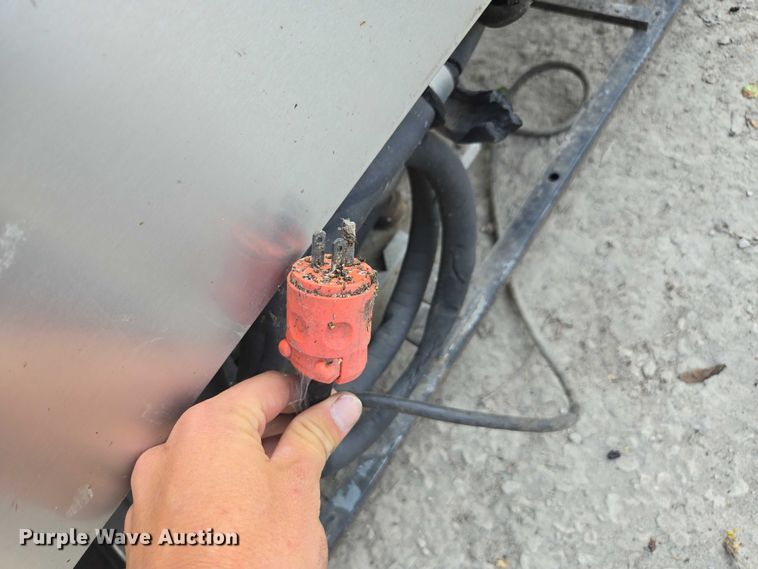 image for item DU7785 (3) refrigerators