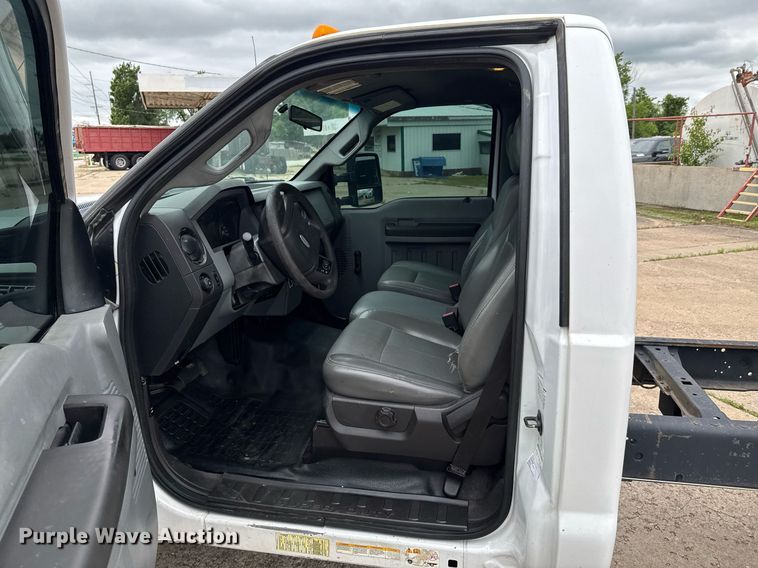 image for item DU9760 2012 Ford F550 Super Duty truck cab and chassis