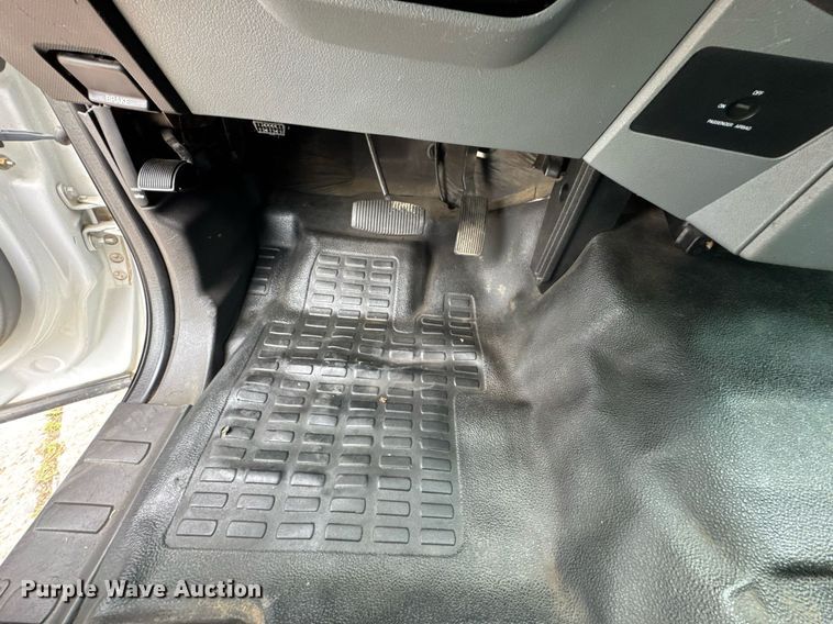 image for item DU9760 2012 Ford F550 Super Duty truck cab and chassis