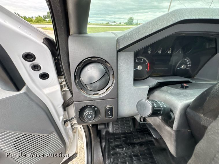 image for item DU9760 2012 Ford F550 Super Duty truck cab and chassis