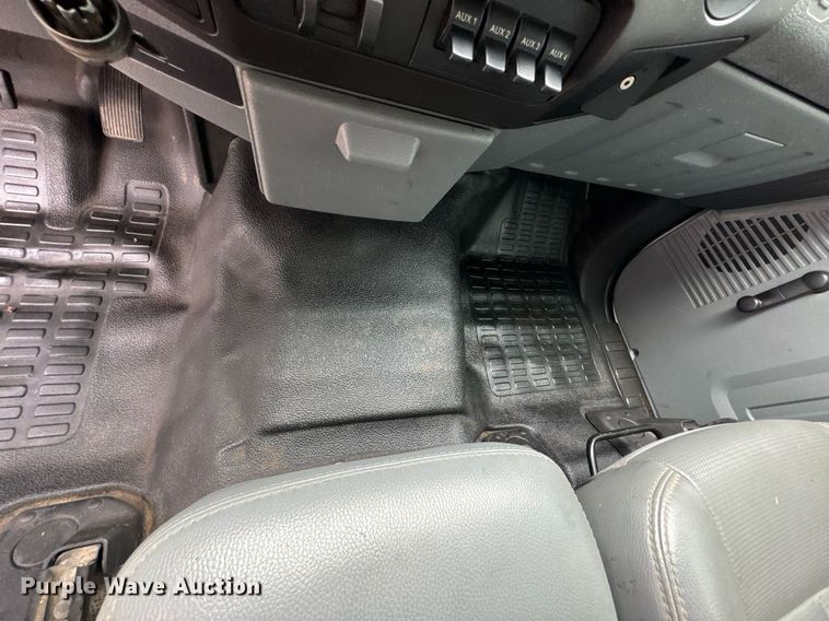 image for item DU9760 2012 Ford F550 Super Duty truck cab and chassis