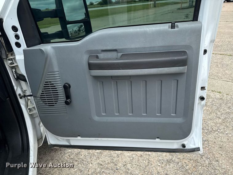 image for item DU9760 2012 Ford F550 Super Duty truck cab and chassis