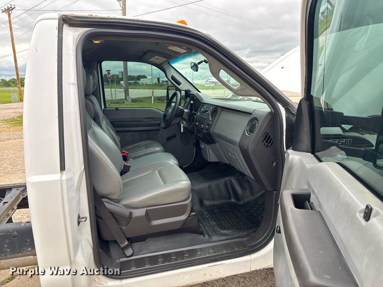image for item DU9760 2012 Ford F550 Super Duty truck cab and chassis