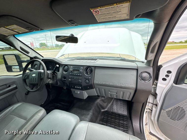 image for item DU9760 2012 Ford F550 Super Duty truck cab and chassis