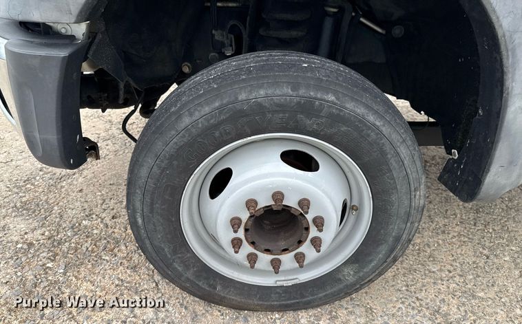 image for item DU9760 2012 Ford F550 Super Duty truck cab and chassis