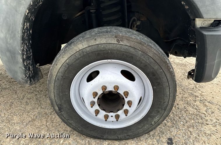 image for item DU9760 2012 Ford F550 Super Duty truck cab and chassis