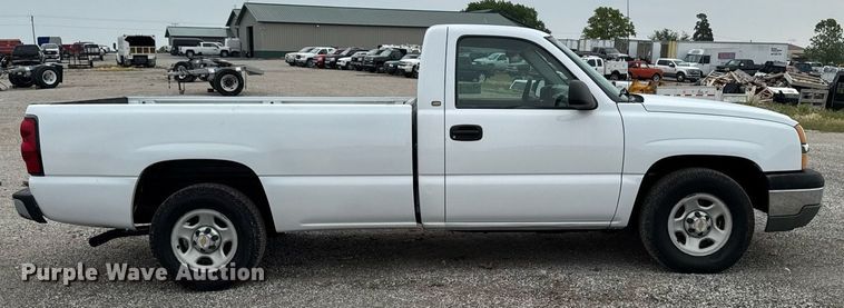 image for item DV2747 2004 Chevrolet Silverado 1500 pickup truck