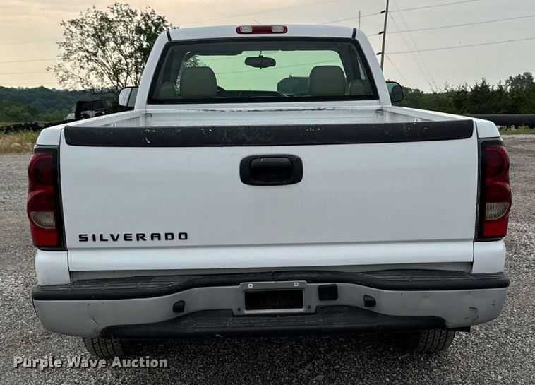 image for item DV2747 2004 Chevrolet Silverado 1500 pickup truck