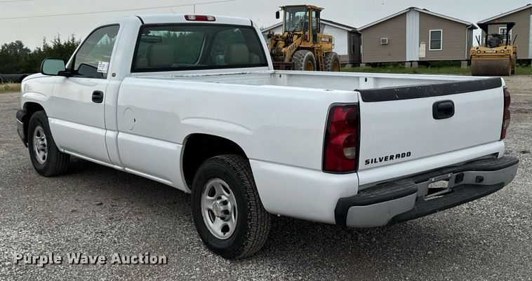 image for item DV2747 2004 Chevrolet Silverado 1500 pickup truck