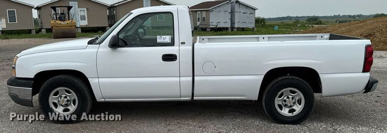 image for item DV2747 2004 Chevrolet Silverado 1500 pickup truck