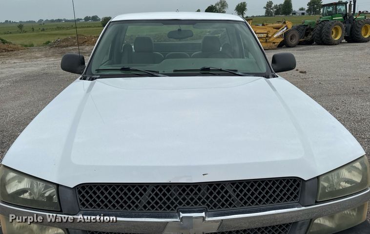 image for item DV2747 2004 Chevrolet Silverado 1500 pickup truck