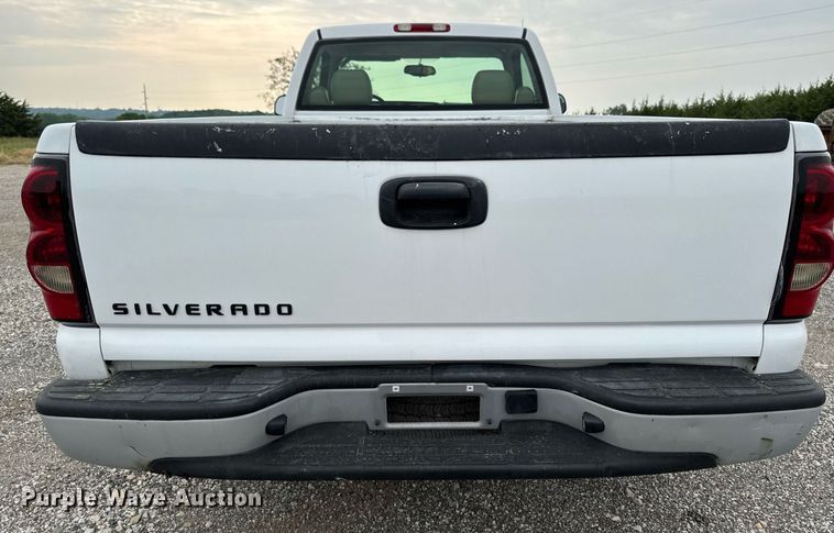 image for item DV2747 2004 Chevrolet Silverado 1500 pickup truck