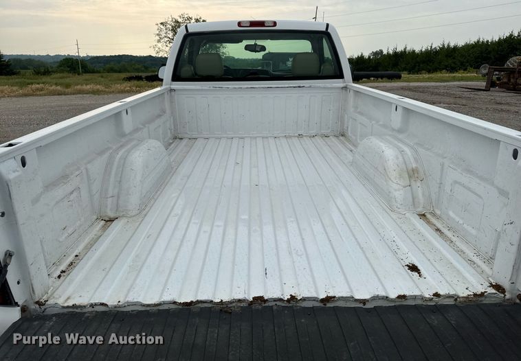 image for item DV2747 2004 Chevrolet Silverado 1500 pickup truck