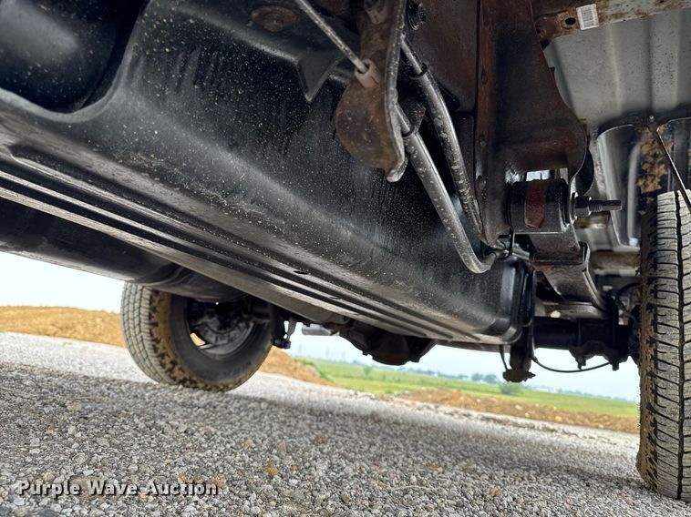 image for item DV2747 2004 Chevrolet Silverado 1500 pickup truck