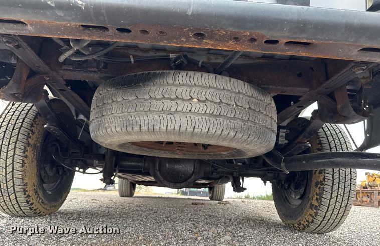 image for item DV2747 2004 Chevrolet Silverado 1500 pickup truck