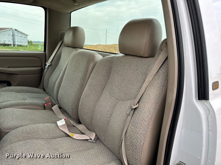 image for item DV2747 2004 Chevrolet Silverado 1500 pickup truck