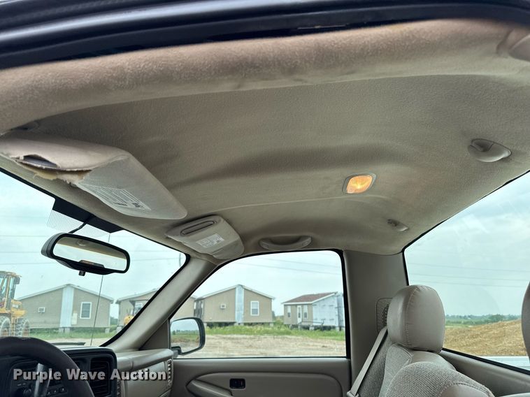 image for item DV2747 2004 Chevrolet Silverado 1500 pickup truck