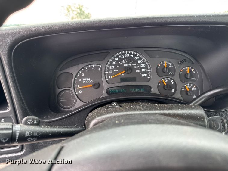 image for item DV2747 2004 Chevrolet Silverado 1500 pickup truck